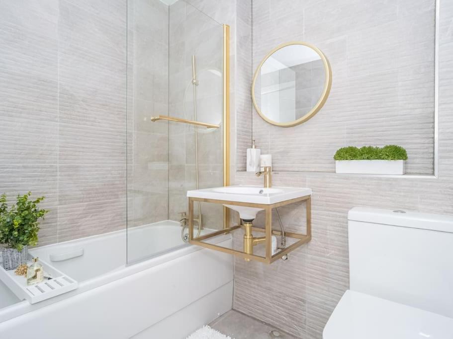 Luxury 2Bed 2Bath Flat In City Centre- Free Parking! Apartment Edinburgh Ngoại thất bức ảnh