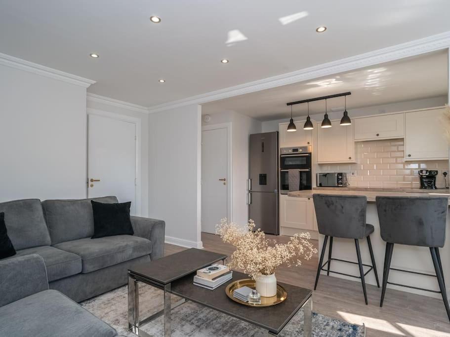 Luxury 2Bed 2Bath Flat In City Centre- Free Parking! Apartment Edinburgh Ngoại thất bức ảnh