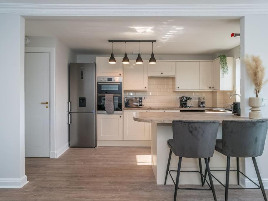 Luxury 2Bed 2Bath Flat In City Centre- Free Parking! Apartment Edinburgh Ngoại thất bức ảnh