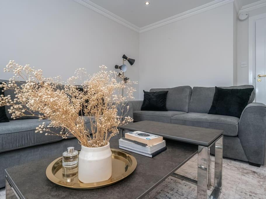 Luxury 2Bed 2Bath Flat In City Centre- Free Parking! Apartment Edinburgh Ngoại thất bức ảnh