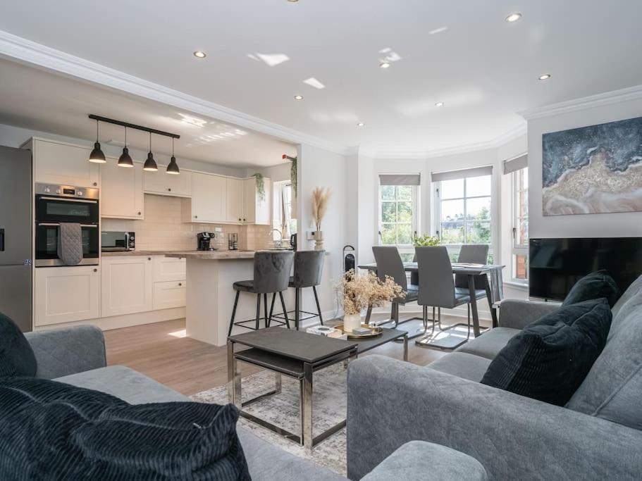 Luxury 2Bed 2Bath Flat In City Centre- Free Parking! Apartment Edinburgh Ngoại thất bức ảnh