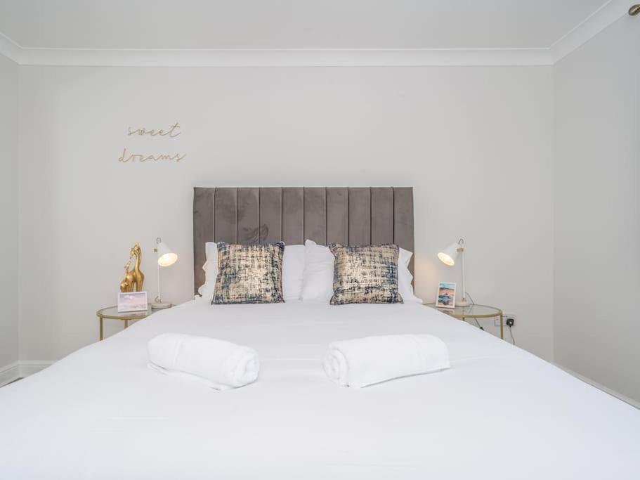Luxury 2Bed 2Bath Flat In City Centre- Free Parking! Apartment Edinburgh Ngoại thất bức ảnh