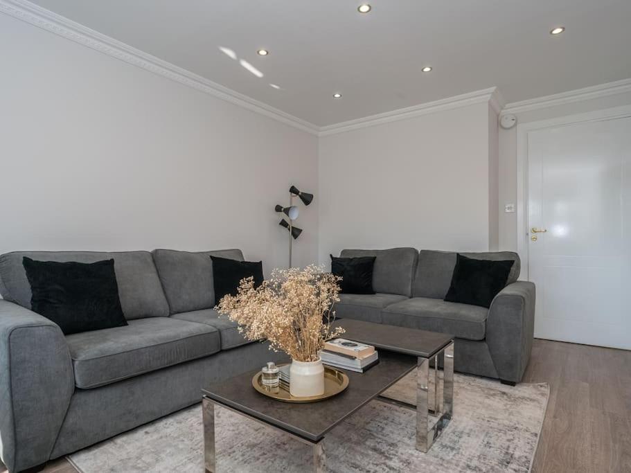 Luxury 2Bed 2Bath Flat In City Centre- Free Parking! Apartment Edinburgh Ngoại thất bức ảnh