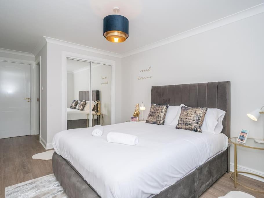 Luxury 2Bed 2Bath Flat In City Centre- Free Parking! Apartment Edinburgh Ngoại thất bức ảnh